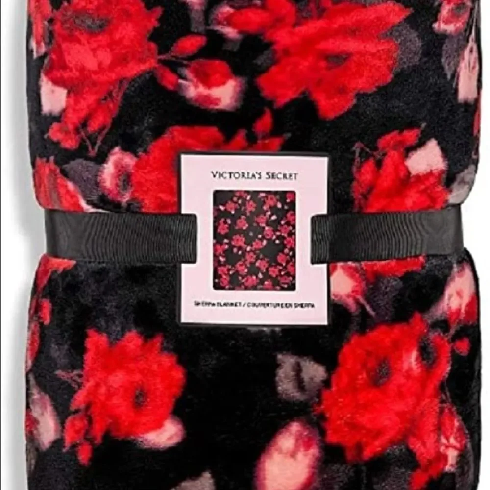 Victoria’s Secret Limited Edition Red Floral Sherpa Cozy Trow Blanket 50”x60”